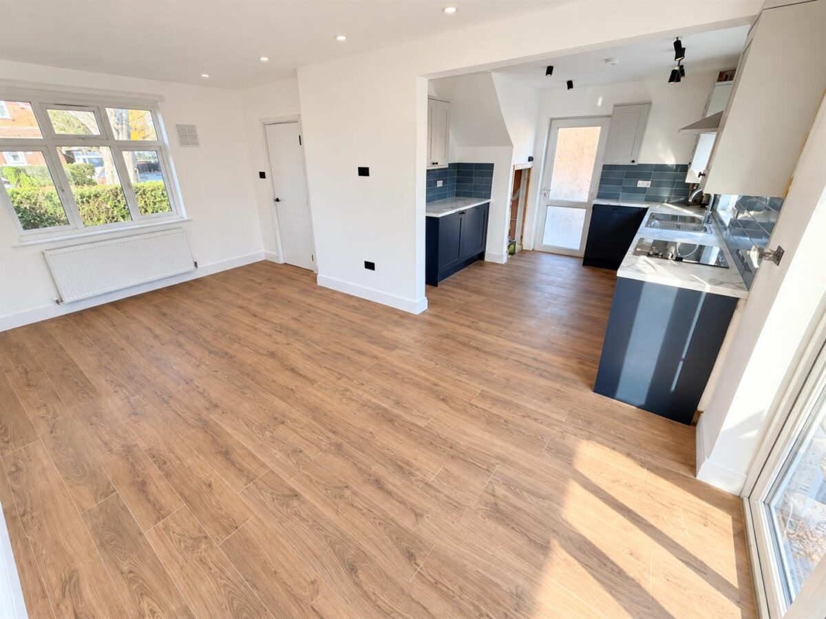 Rowlett Road, Corby