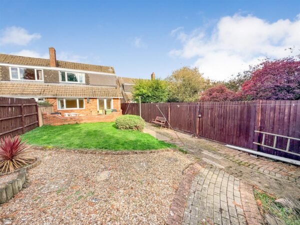Katrine Close, Corby