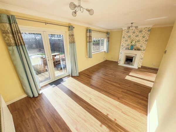 Katrine Close, Corby