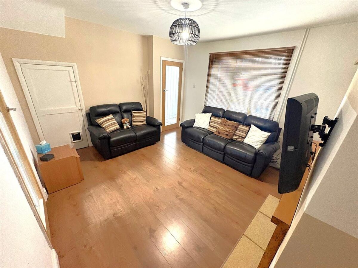 West Glebe Road, Corby