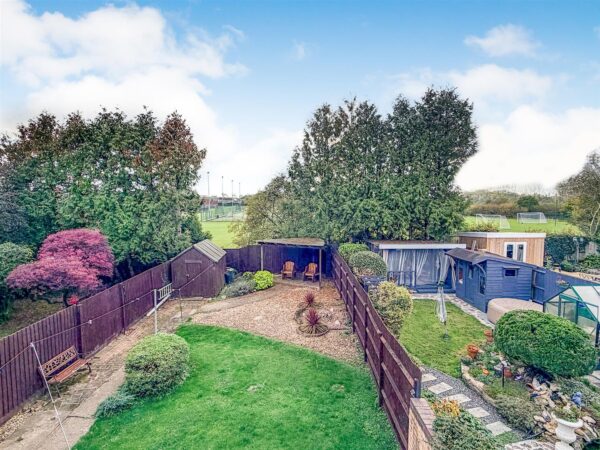 Katrine Close, Corby