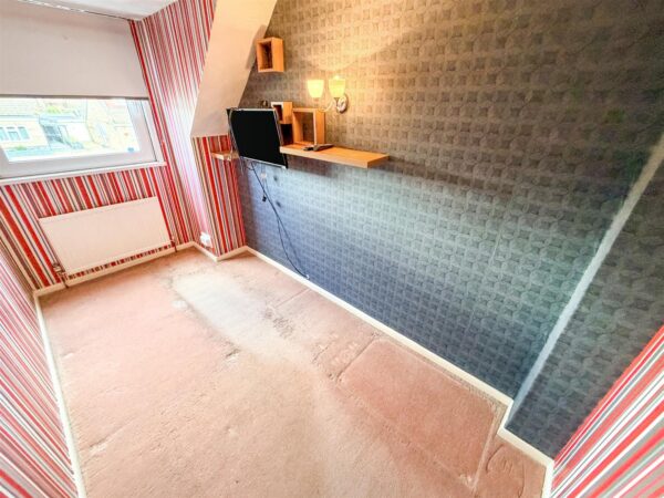 Katrine Close, Corby