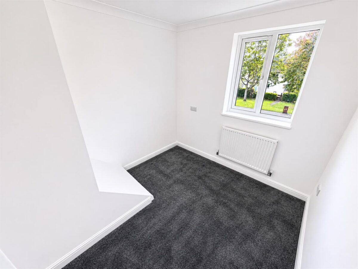 Welland Vale Road, Corby