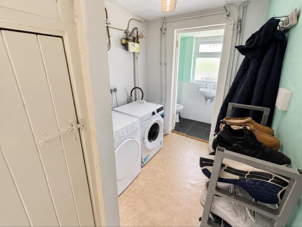 Landseer Court, Corby