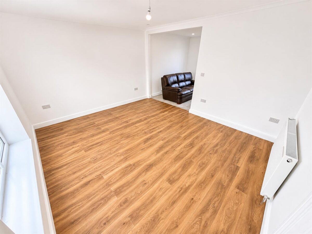 Welland Vale Road, Corby
