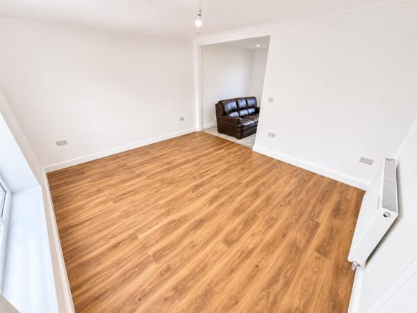 Welland Vale Road, Corby