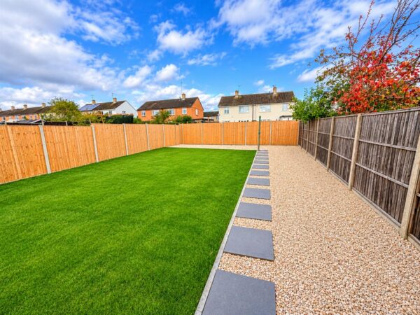 Welland Vale Road, Corby