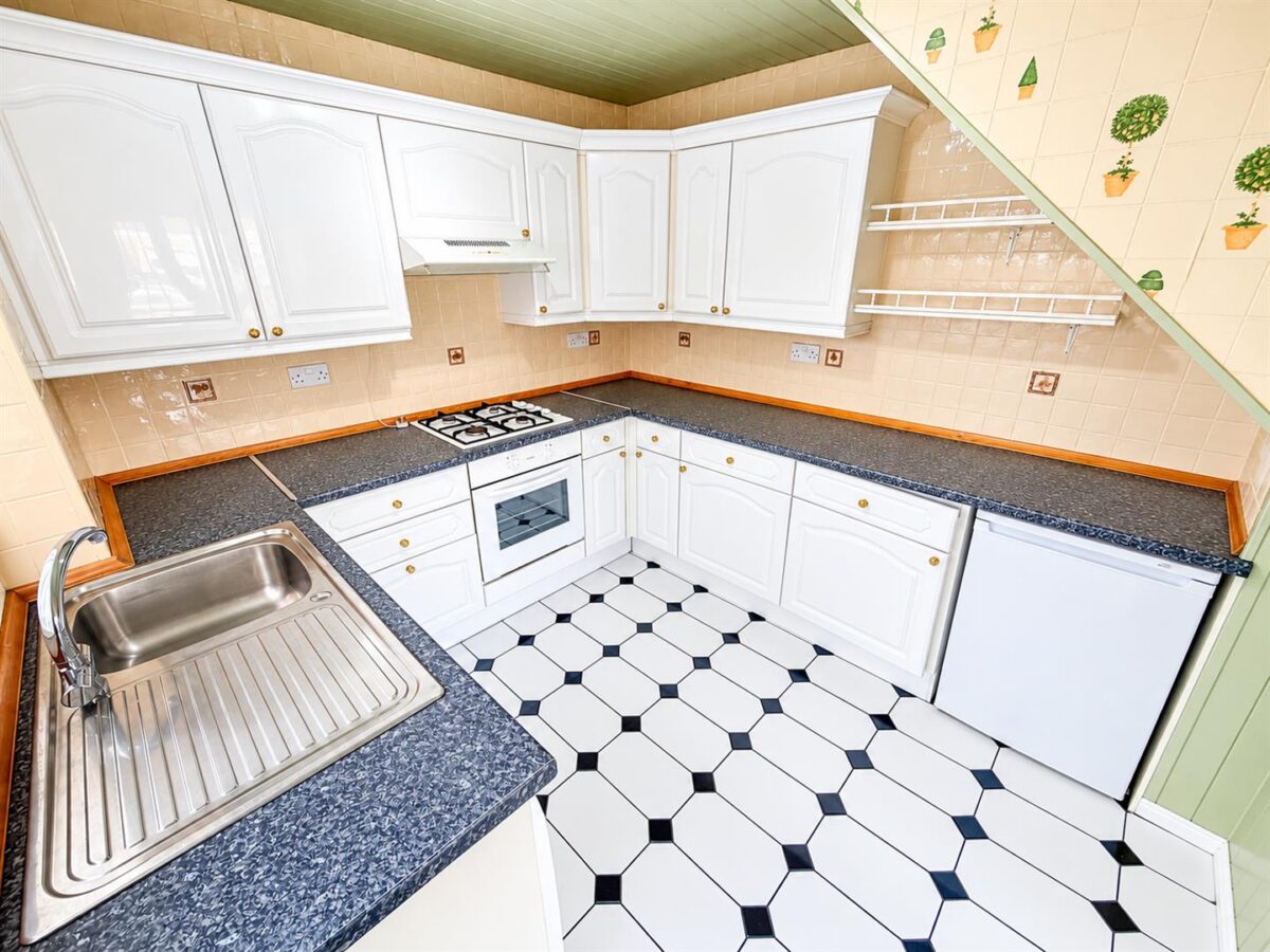 Katrine Close, Corby