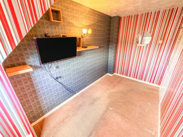Katrine Close, Corby
