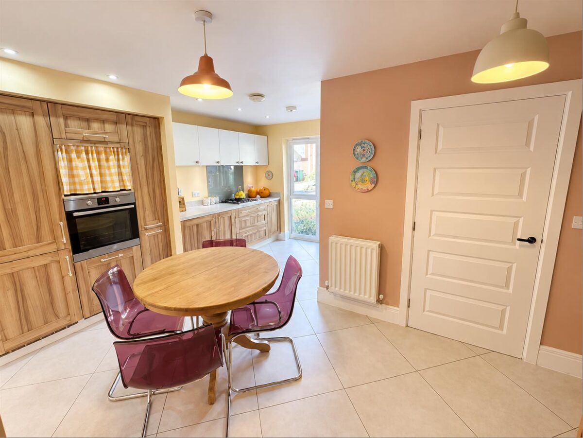 Kesteven Way, Corby
