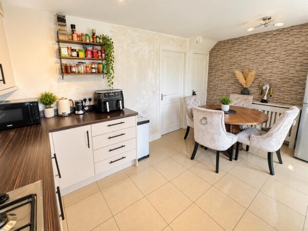 Magpie Close, Corby