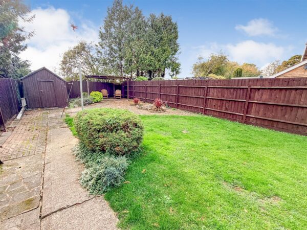 Katrine Close, Corby