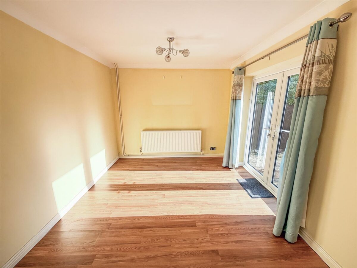 Katrine Close, Corby