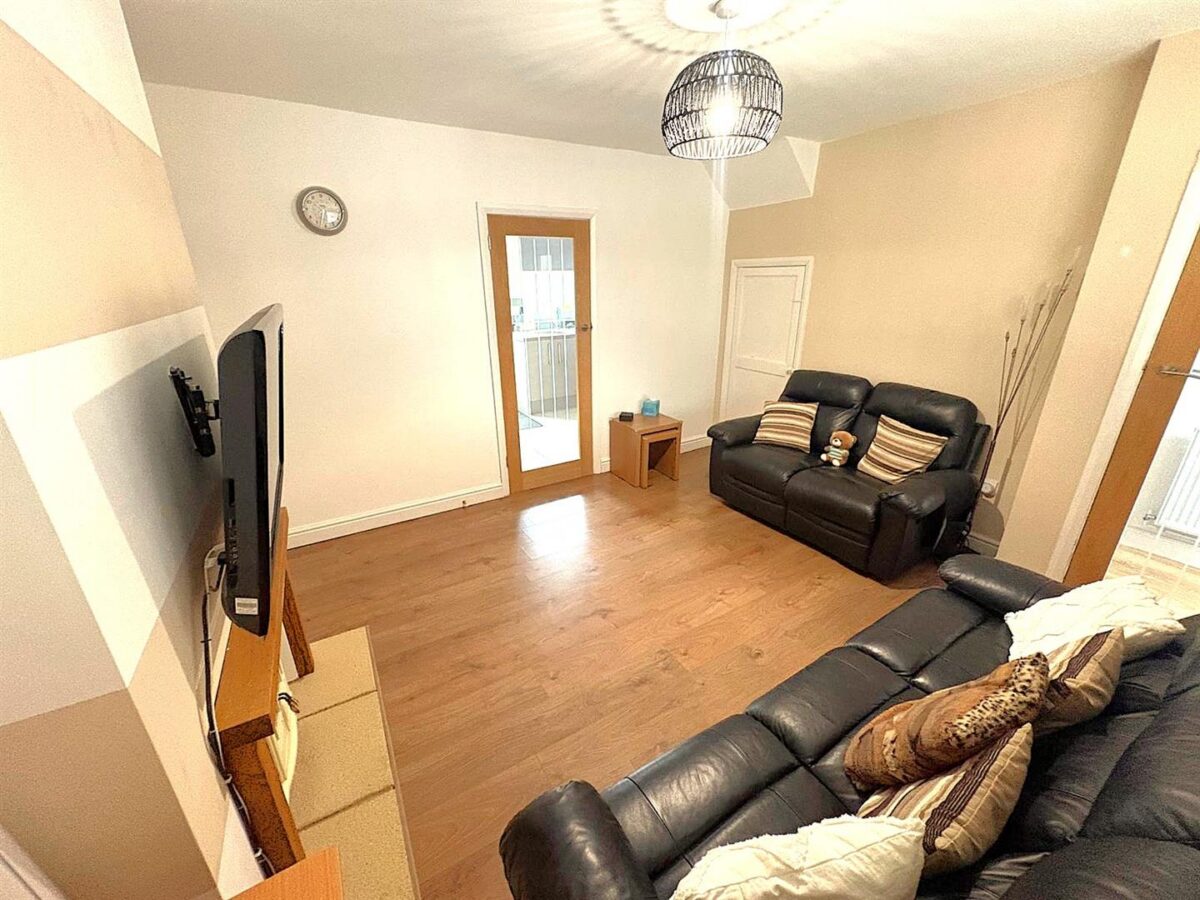 West Glebe Road, Corby