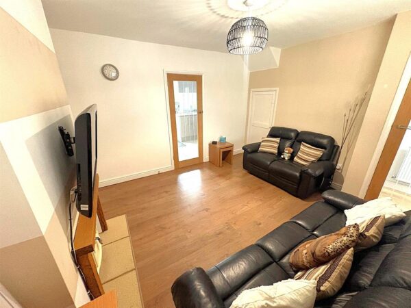 West Glebe Road, Corby
