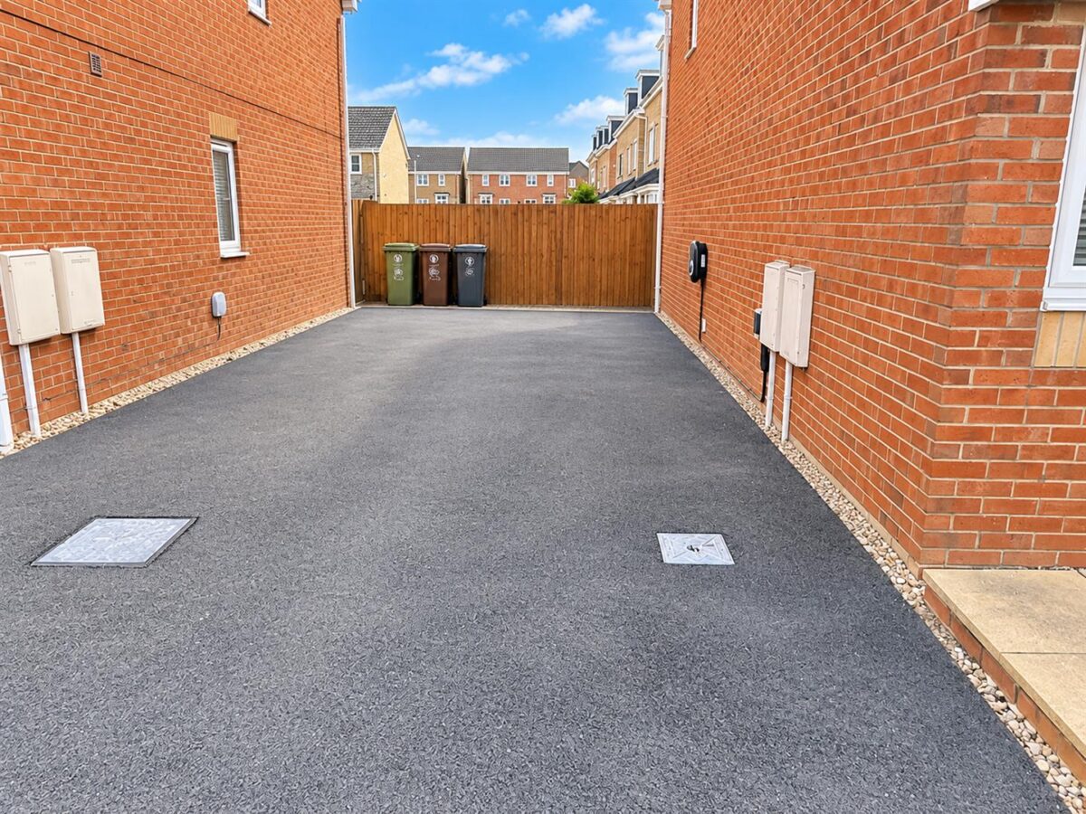 Magpie Close, Corby
