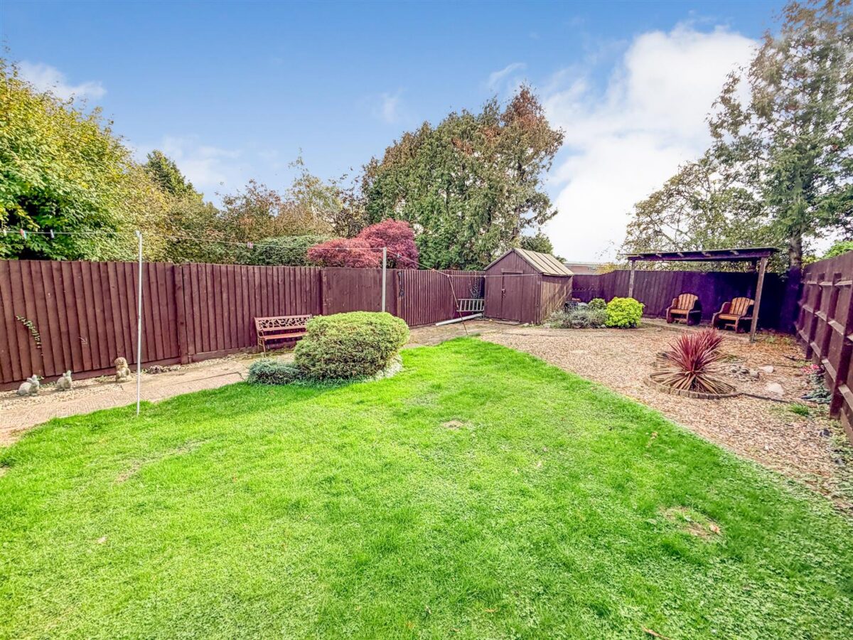 Katrine Close, Corby