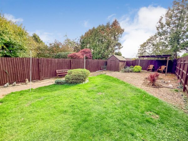 Katrine Close, Corby
