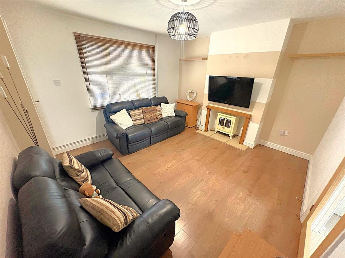 West Glebe Road, Corby