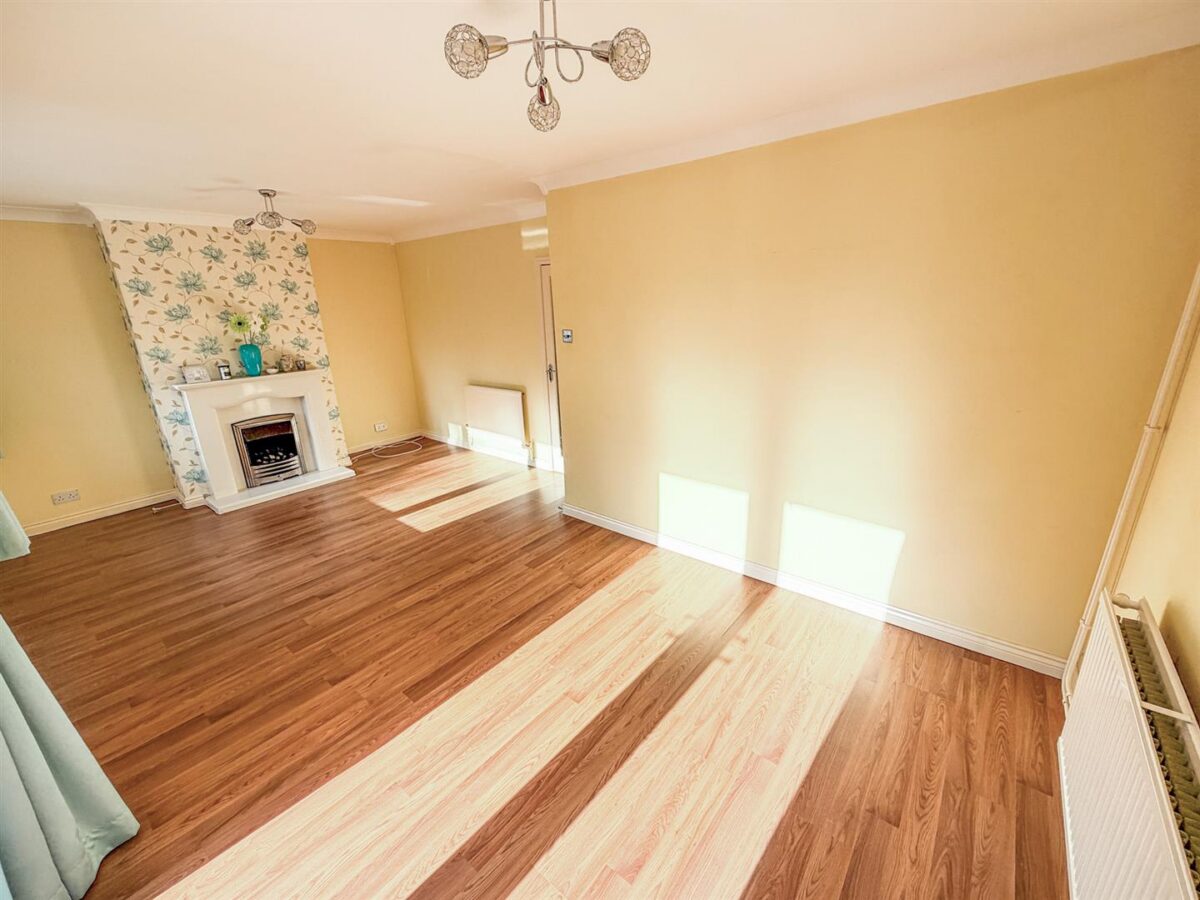 Katrine Close, Corby