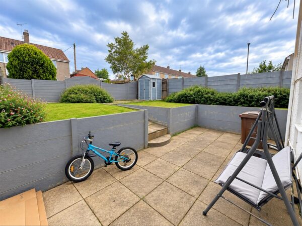 Landseer Court, Corby