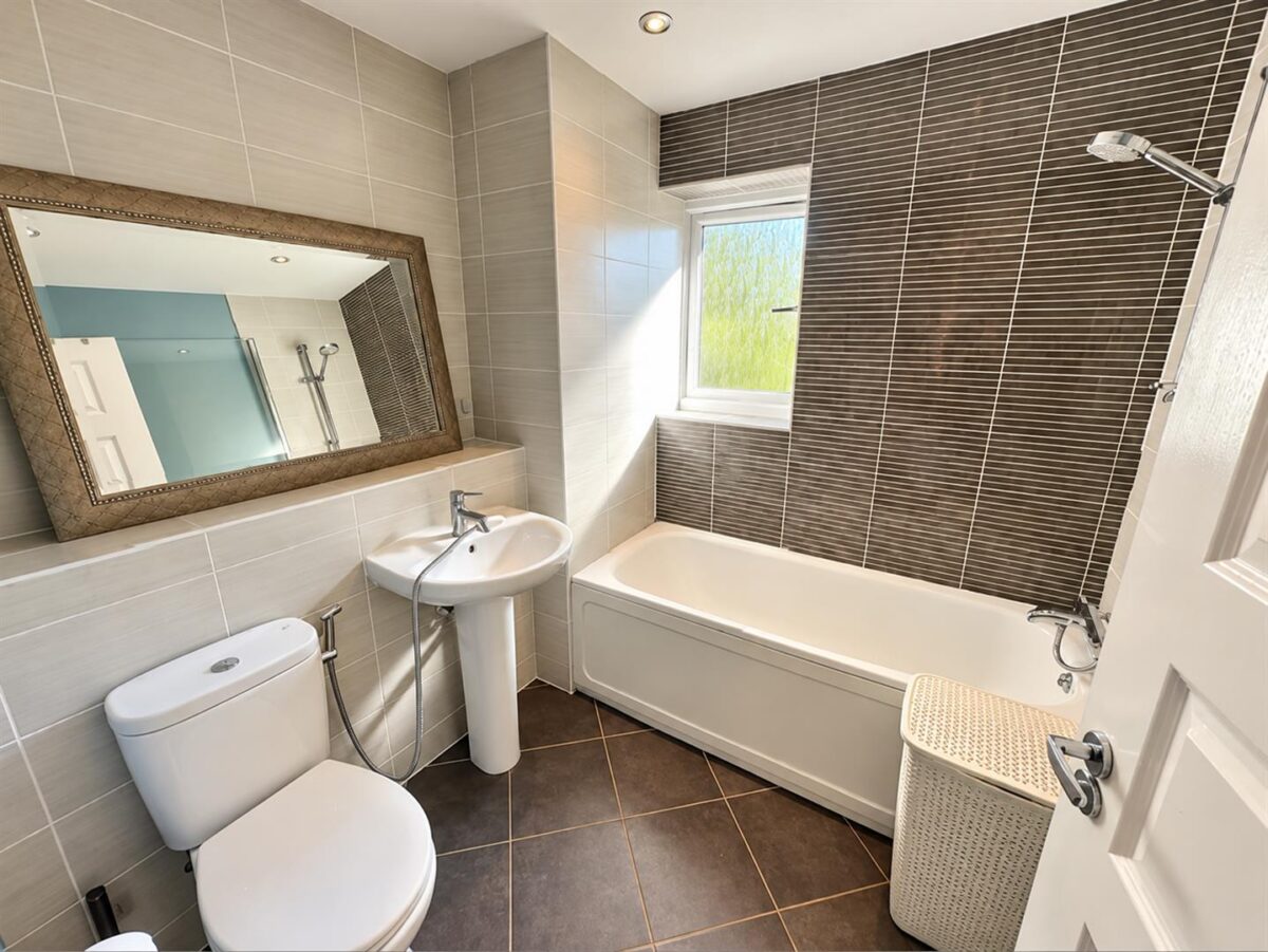 Kesteven Way, Corby