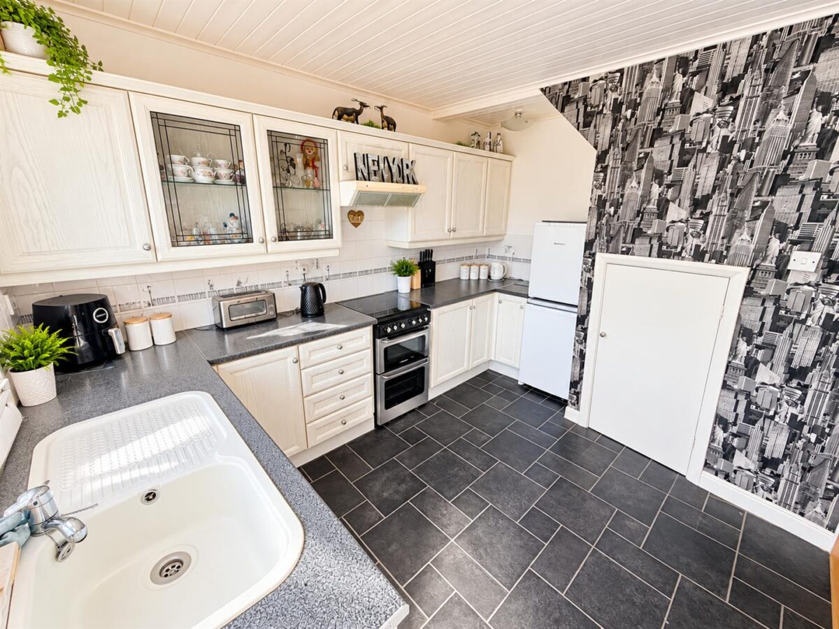 West Glebe Road, Corby