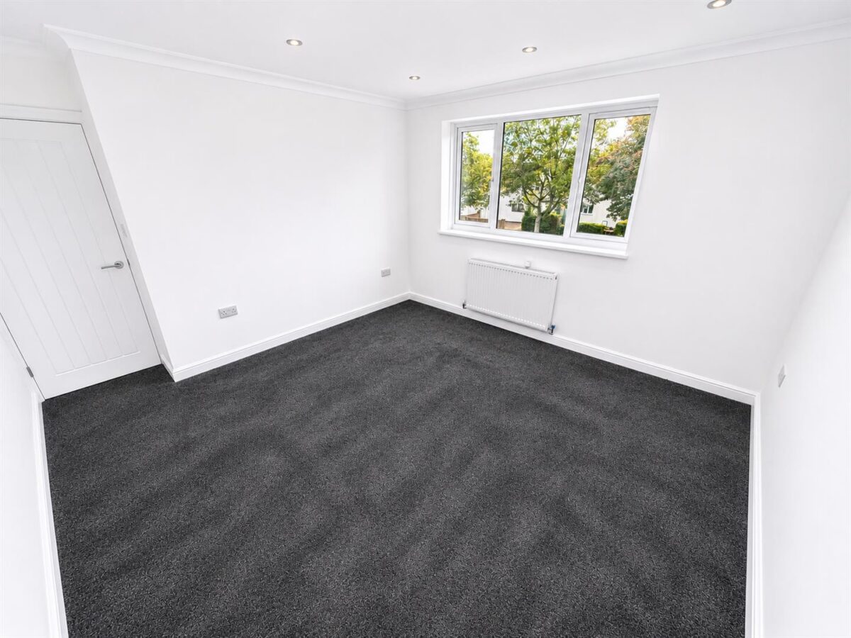 Welland Vale Road, Corby