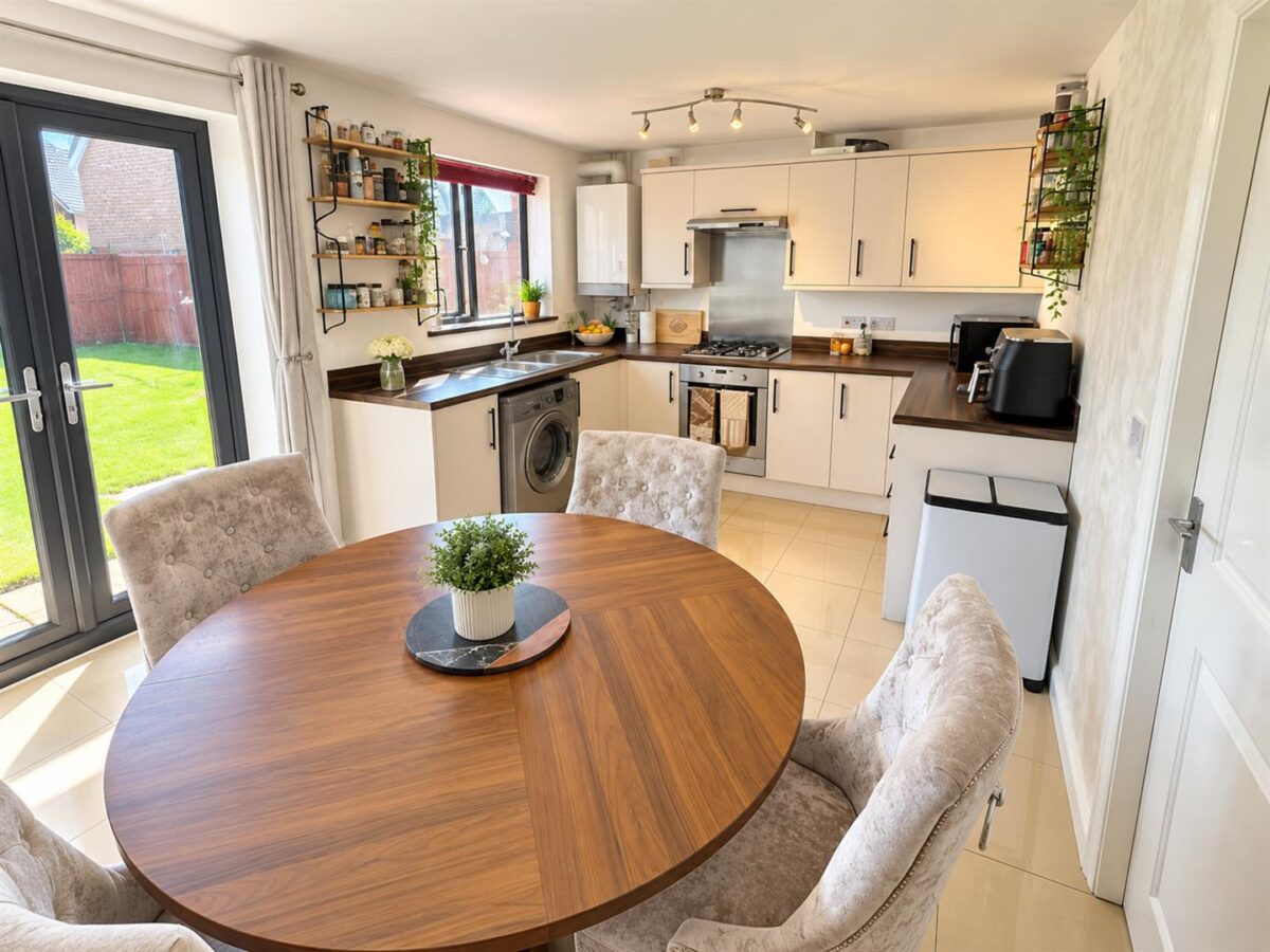 Magpie Close, Corby