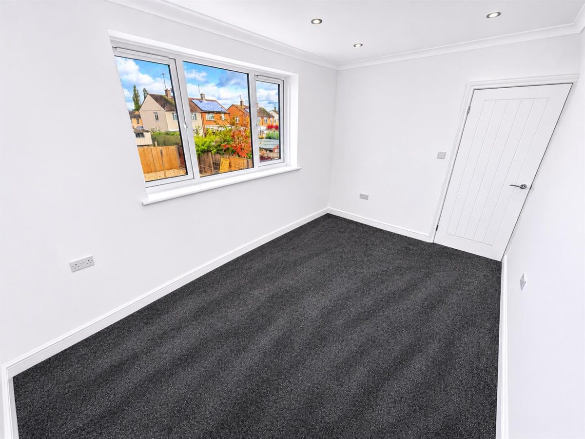 Welland Vale Road, Corby