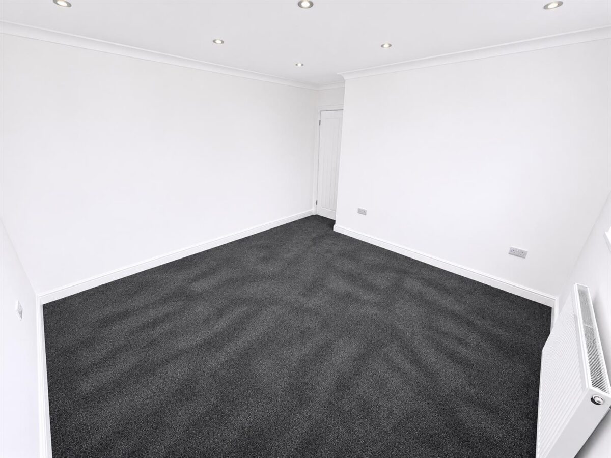 Welland Vale Road, Corby